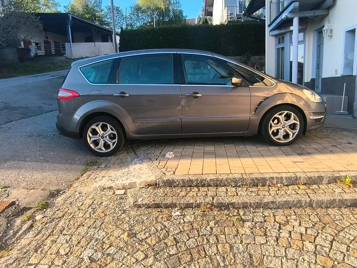 Gebraucht Ford S-MAX S 200 PS (147 kW) 2013 Braun Van / Kleinbus