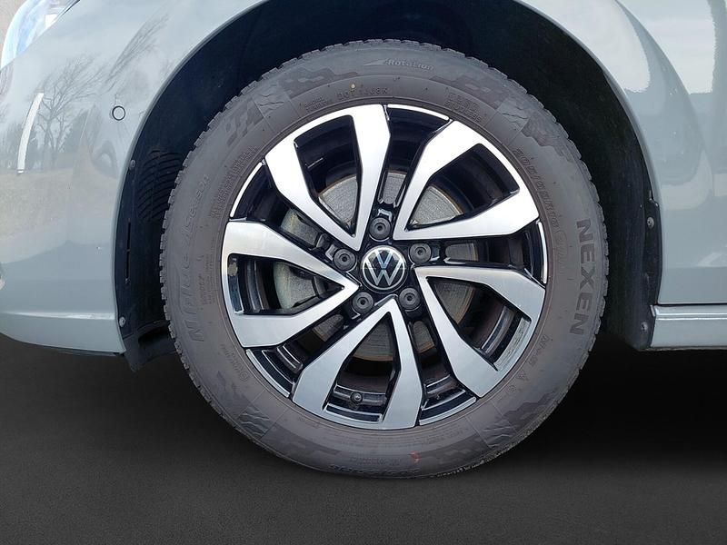 Gebraucht VW Golf VIII Active 150 PS (110 kW) 2023 Grau Limousine