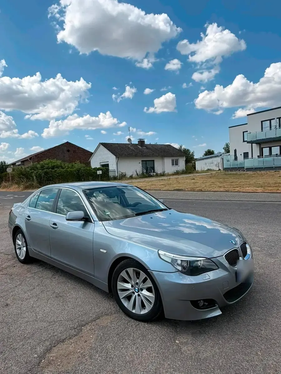 Gebraucht BMW 530 231 PS (169 kW) 2006 Silber Limousine
