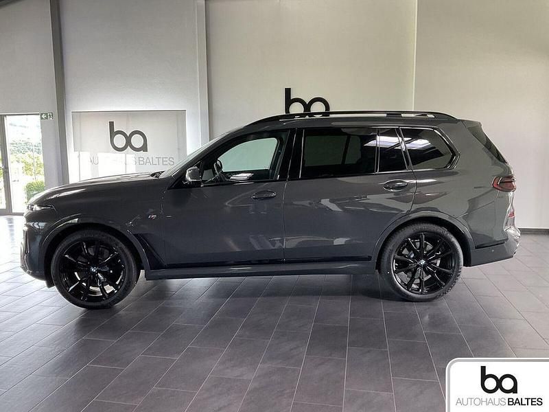 Gebraucht BMW X7 M Sport 352 PS (258 kW) 2025 Dravitgrau met. SUV