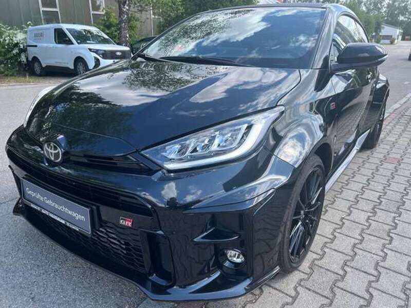 Precious black Gebraucht 2024 Toyota Yaris Coupé | 34.900 € (Superpreis) - Bild 1/4