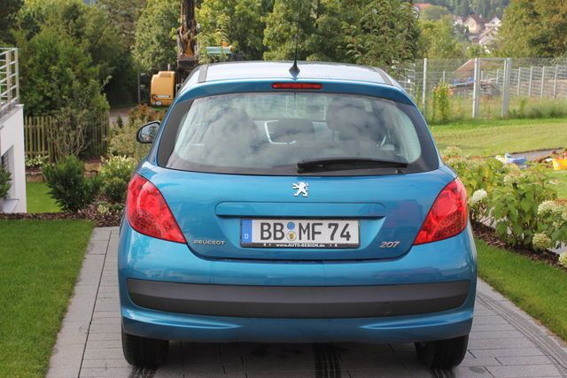 Blau Gebraucht 2009 Peugeot 207 Limousine | 6.200 € - Bild 1/4