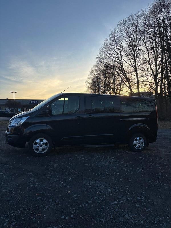 Gebraucht Ford Tourneo Titanium 155 PS (114 kW) 2016 Schwarz Van / Kleinbus