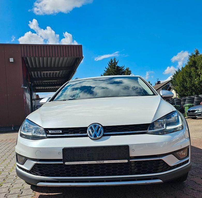 Weiß Gebraucht 2017 VW Golf VII Kombi | 12.900 € (Etwas zu teuer) - Bild 1/4