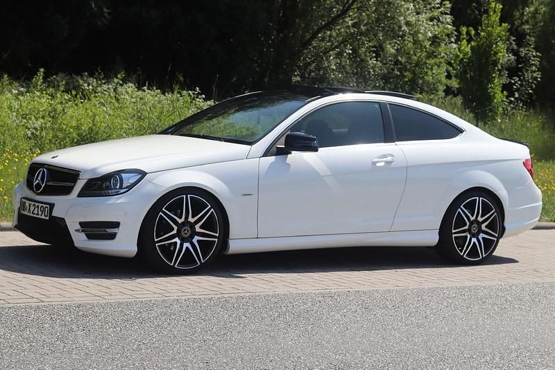 Weiß Gebraucht 2016 Mercedes C220 AMG Coupé | 14.900 € (Superpreis) - Bild 1/4