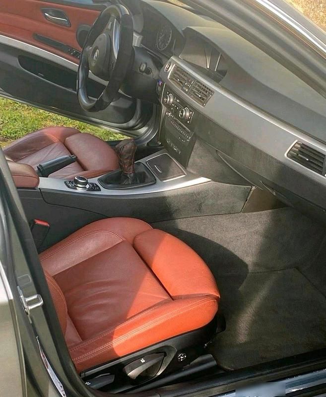 Gebraucht BMW 320 185 PS (136 kW) 2010 Grau Kombi