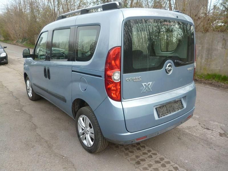 Gebraucht Opel Combo Edition 105 PS (77 kW) 2012 Blau Van / Kleinbus