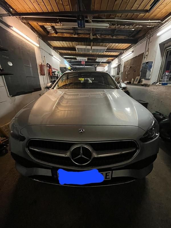 Silber Gebraucht 2024 Mercedes C300e Kombi | 38.500 € (Superpreis) - Bild 1/4