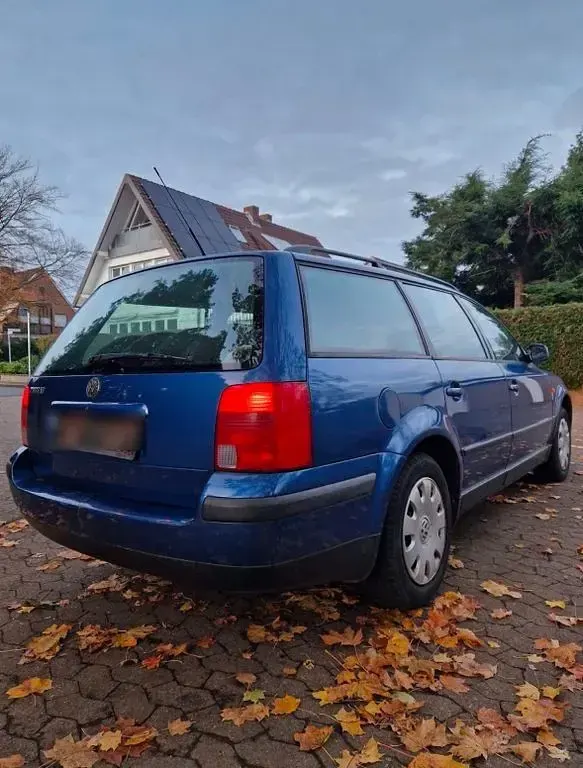 Usata VW Passat Basis 101 CV (74 kW) 1998 Blu Station wagon