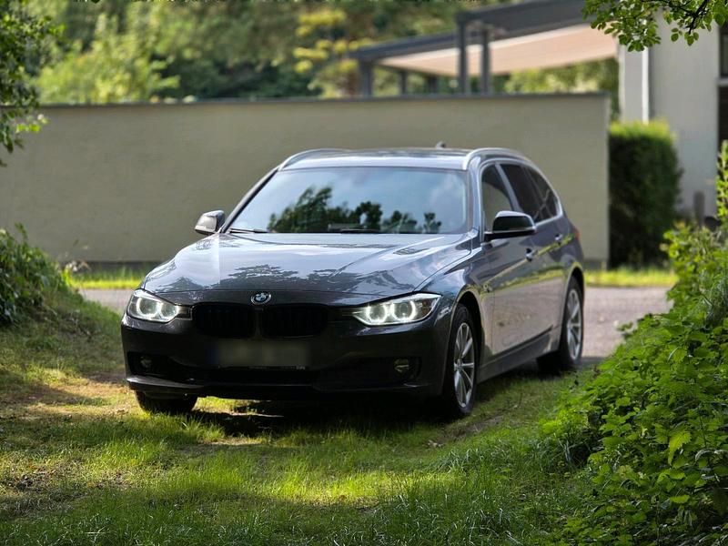 Grau Gebraucht 2014 BMW 320 Sport Line Kombi | 8.100 € (Fairer Preis) - Bild 1/4