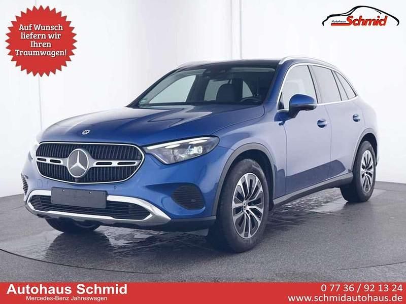 Metalliclack spektralblau Gebraucht 2023 Mercedes GLC200 SUV | 52.199 € (Etwas zu teuer) - Bild 1/4