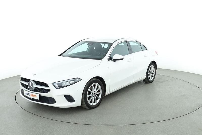 Weiß Gebraucht 2020 Mercedes A180 Progressive Limousine | 22.630 € (Etwas zu teuer) - Bild 1/3