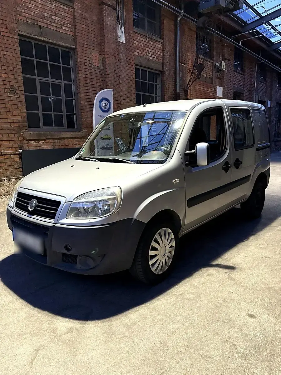 Gebraucht Fiat Doblò 75 PS (55 kW) 2008 Silber Van / Kleinbus
