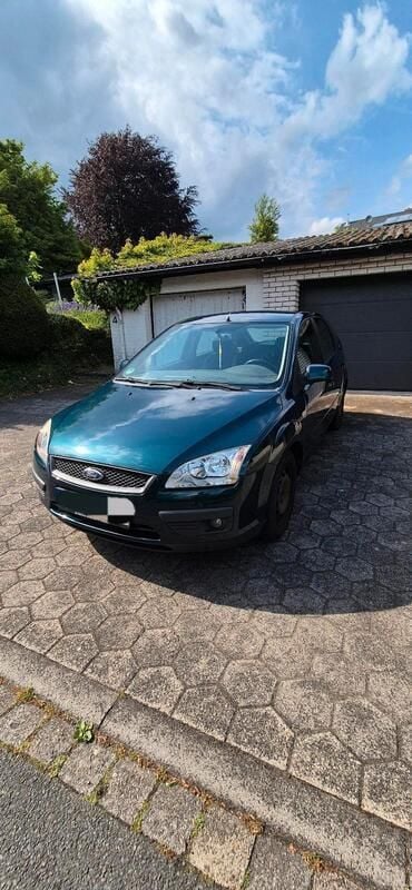 Grün Gebraucht 2008 Ford Focus Limousine | 950 € (Guter Preis) - Bild 1/3