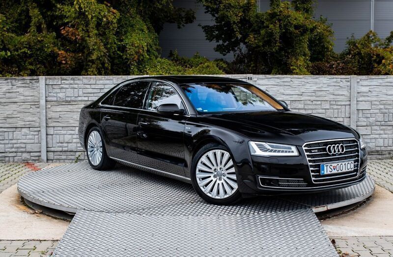 Braun Gebraucht 2015 Audi A8L W12 Sport Limousine | 44.999 € - Bild 1/4