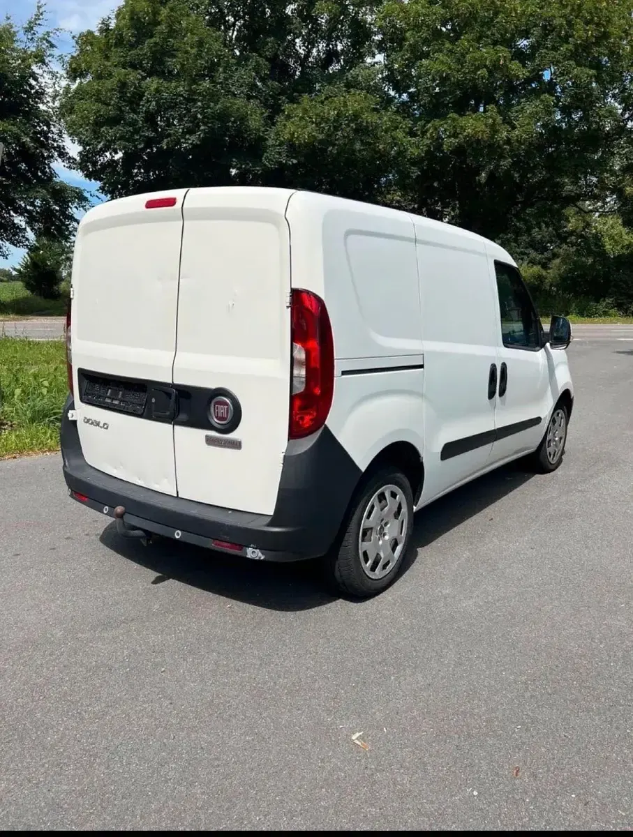 Gebraucht Fiat Doblò 95 PS (69 kW) 2019 Weiß Van / Kleinbus