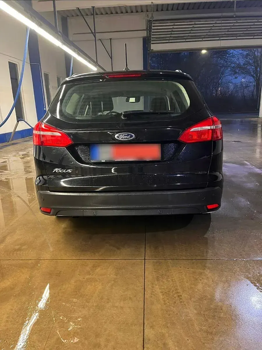 Gebraucht Ford Focus Trend 95 PS (69 kW) 2017 Schwarz Kombi
