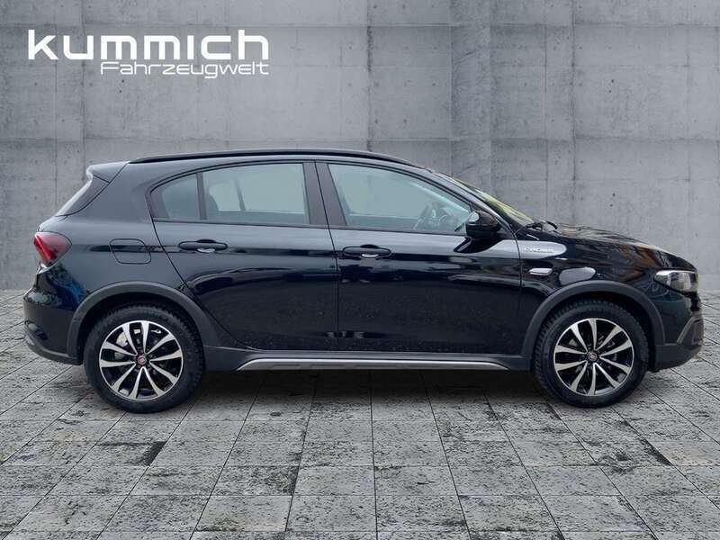 Gebraucht Fiat Tipo Cross 131 PS (96 kW) 2023 Cinema schwarz (schwarz) Limousine