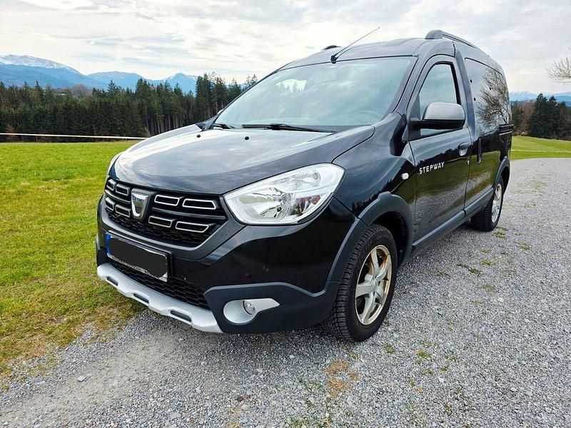 Gebraucht Dacia Dokker Stepway 131 PS (96 kW) 2020 Schwarz Van / Kleinbus