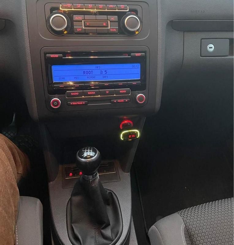 Gebraucht VW Touran 140 PS (102 kW) 2011 Schwarz Van / Kleinbus