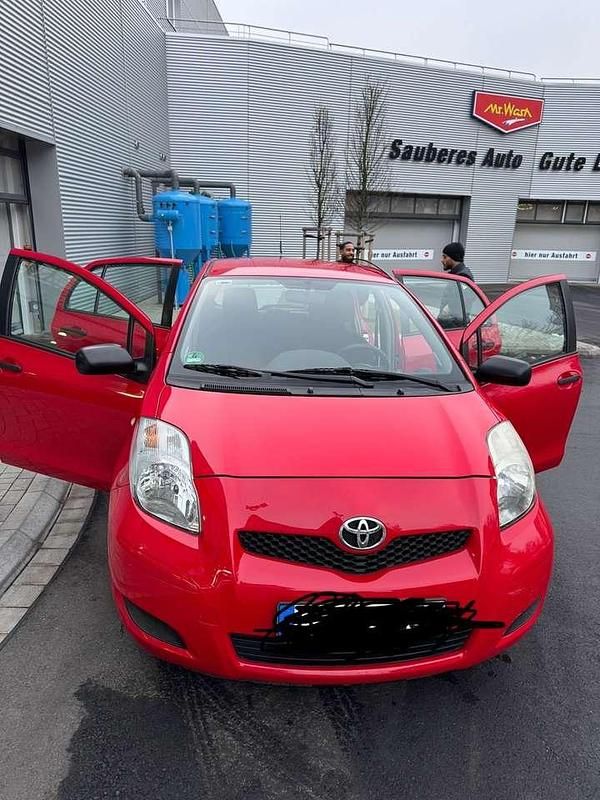 Rot Gebraucht 2010 Toyota Yaris Kleinwagen | 3.500 € (Fairer Preis) - Bild 1/4