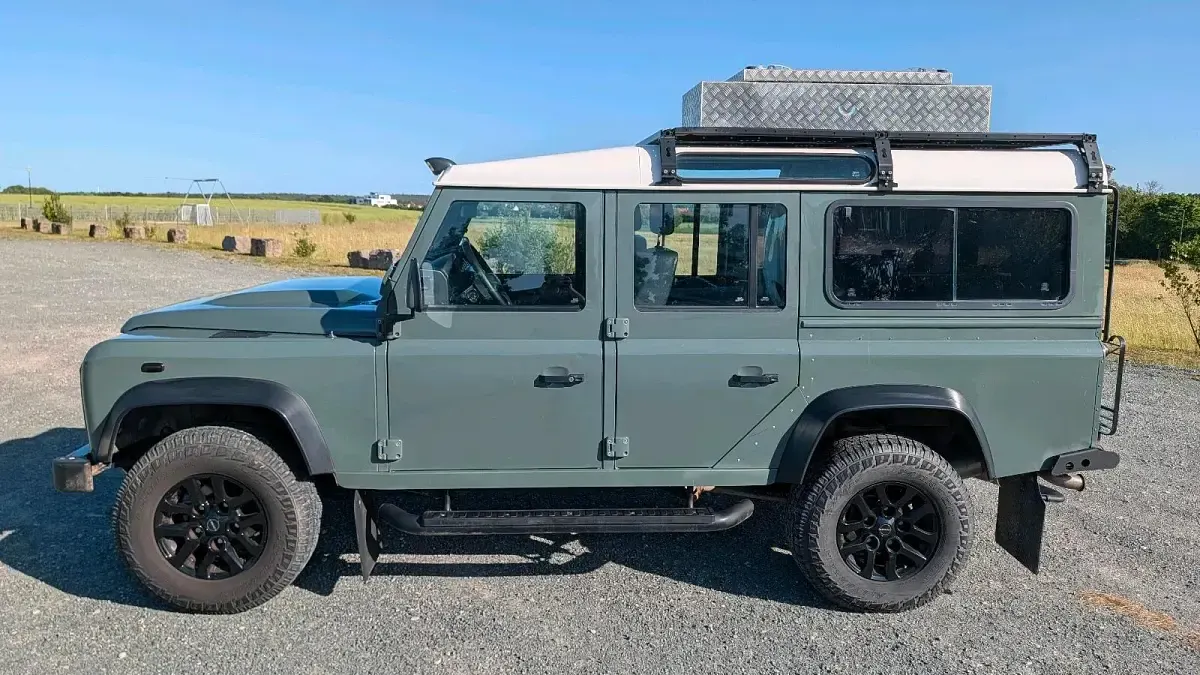 Gebraucht Land Rover Defender 122 PS (89 kW) 2009 Grün SUV