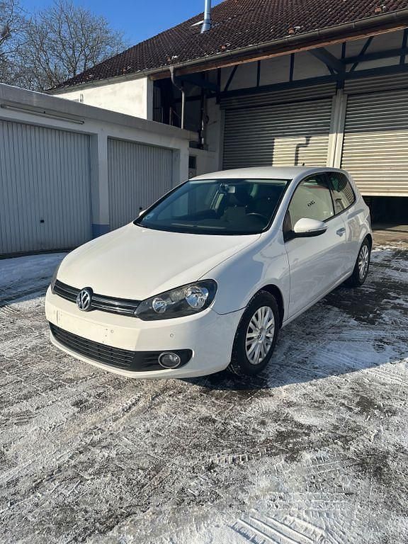 Gebraucht VW Golf VI Comfortline 105 PS (77 kW) 2010 Weiß Kleinwagen