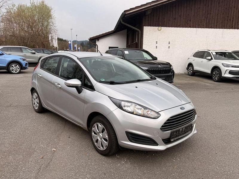 Gebraucht Ford Fiesta Trend 82 PS (60 kW) 2015 Silber Limousine