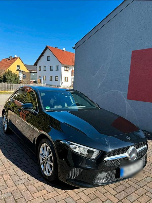 Gebraucht Mercedes A200 163 PS (119 kW) 2020 Schwarz Limousine
