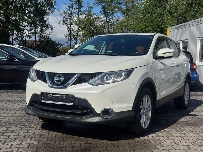 Weiß Gebraucht 2015 Nissan Qashqai Acenta SUV | 10.490 € (Fairer Preis) - Bild 1/4