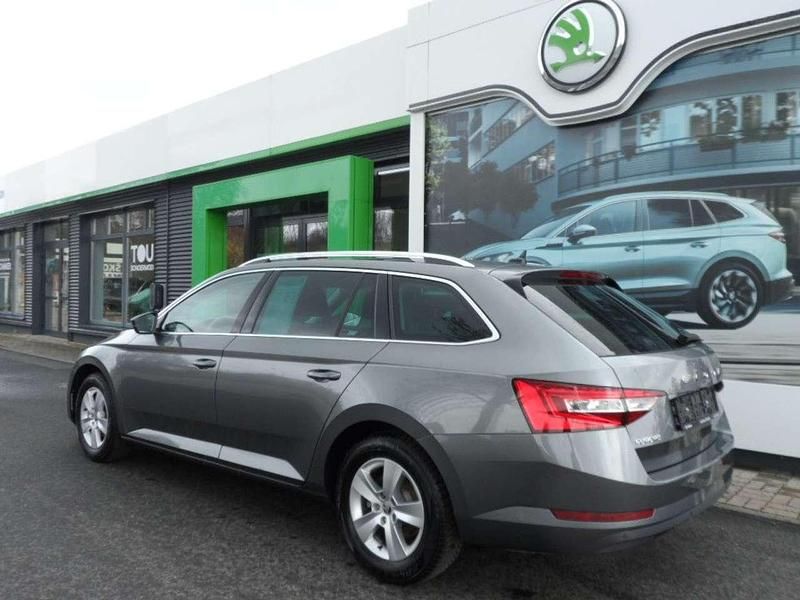 Gebraucht Skoda Superb 150 PS (110 kW) 2022 Graphitegraumetallic Kombi