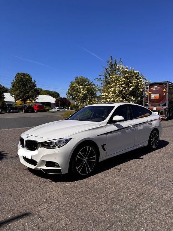 Weiß Gebraucht 2015 BMW 320 Gran Turismo M Sport Limousine | 16.799 € (Fairer Preis) - Bild 1/4