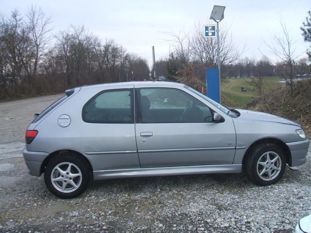 Gebraucht Peugeot 306 98 PS (72 kW) 2001 Grau metallic Kleinwagen