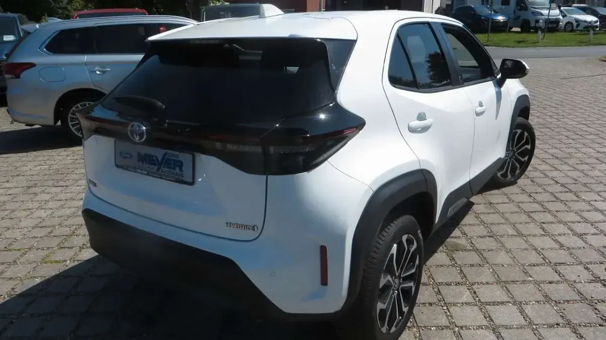 Gebraucht Toyota Yaris Cross Team 92 PS (67 kW) 2024 Weiß SUV