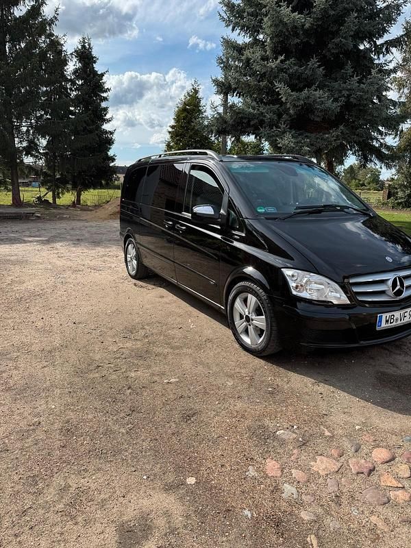 Schwarz Gebraucht 2010 Mercedes Viano Van / Kleinbus | 11.500 € - Bild 1/4