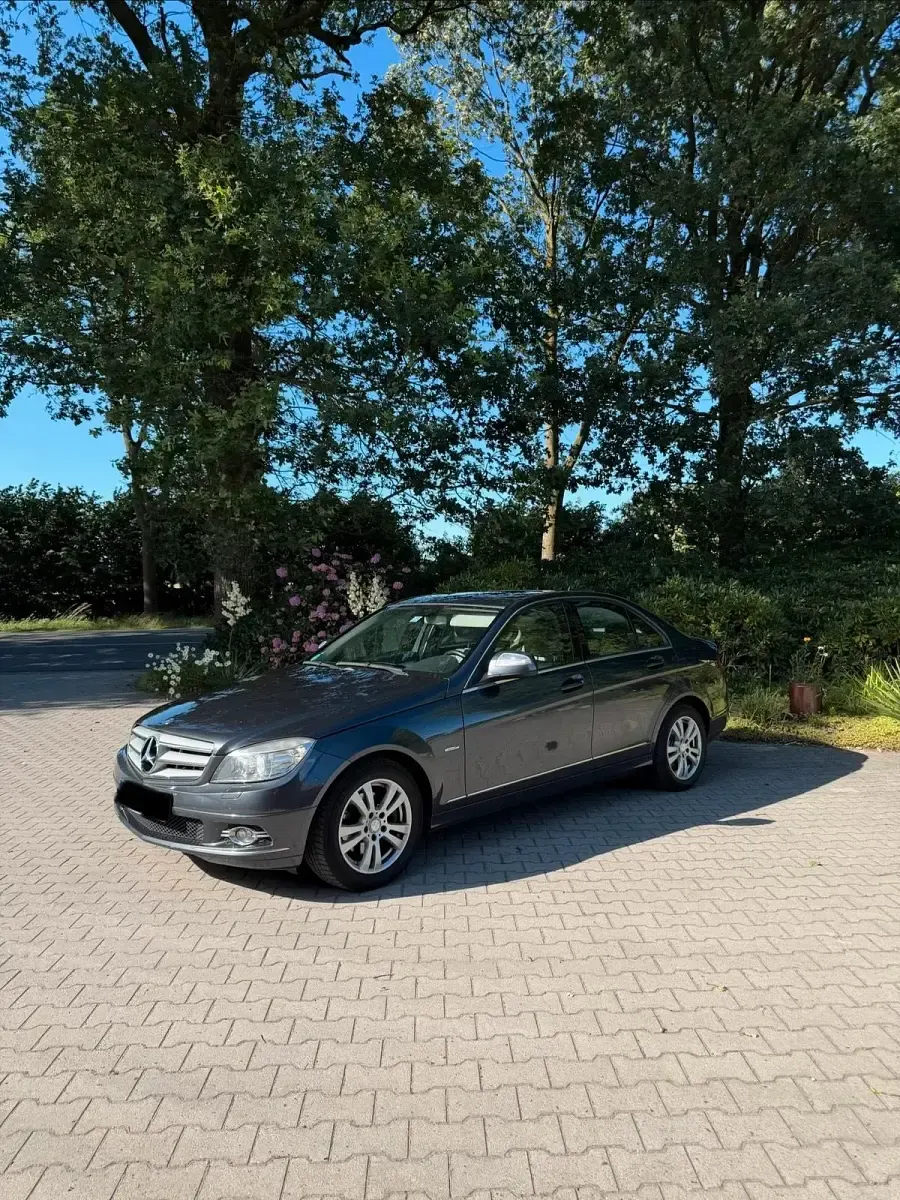 Gebraucht Mercedes C220 170 PS (125 kW) 2009 Andere farben Limousine