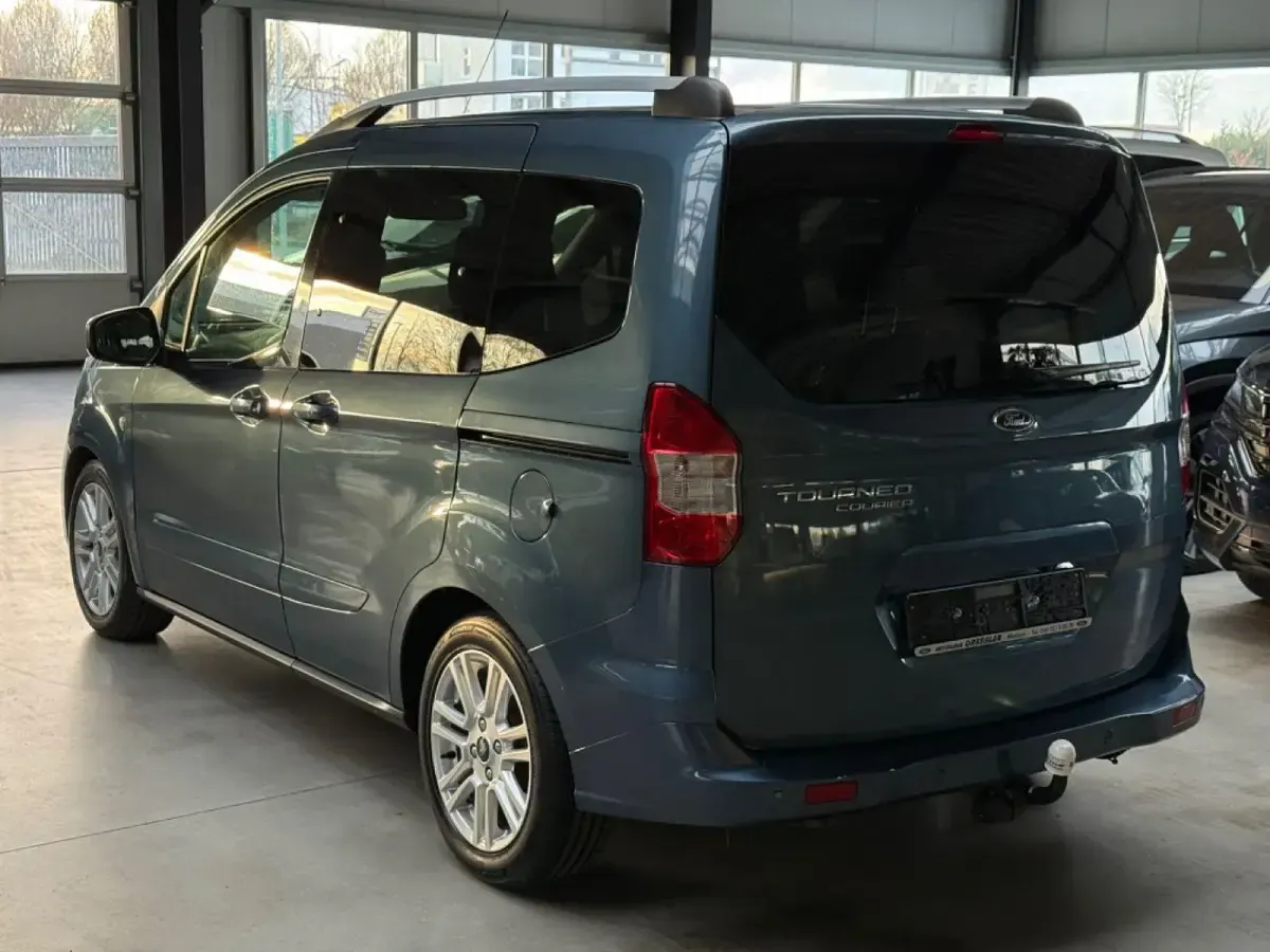 Gebraucht Ford Tourneo Courier Titanium 101 PS (74 kW) 2020 Blau Van / Kleinbus