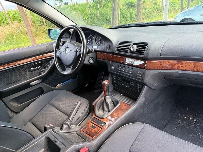 Gebraucht BMW 525 192 PS (141 kW) 2001 Silber Limousine