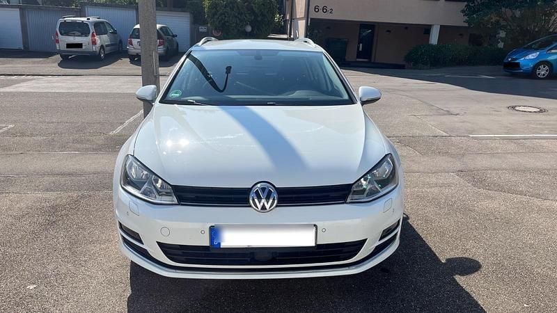 Weiß Gebraucht 2016 VW Golf VII LOUNGE Kombi | 10.100 € (Etwas zu teuer) - Bild 1/4