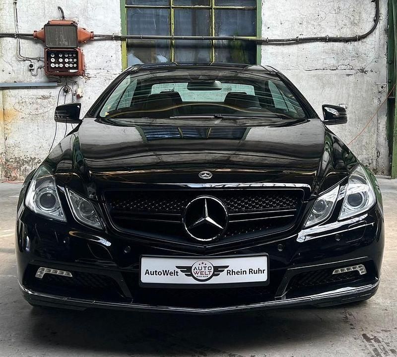 Gebraucht Mercedes E350 292 PS (214 kW) 2010 Schwarz Coupé