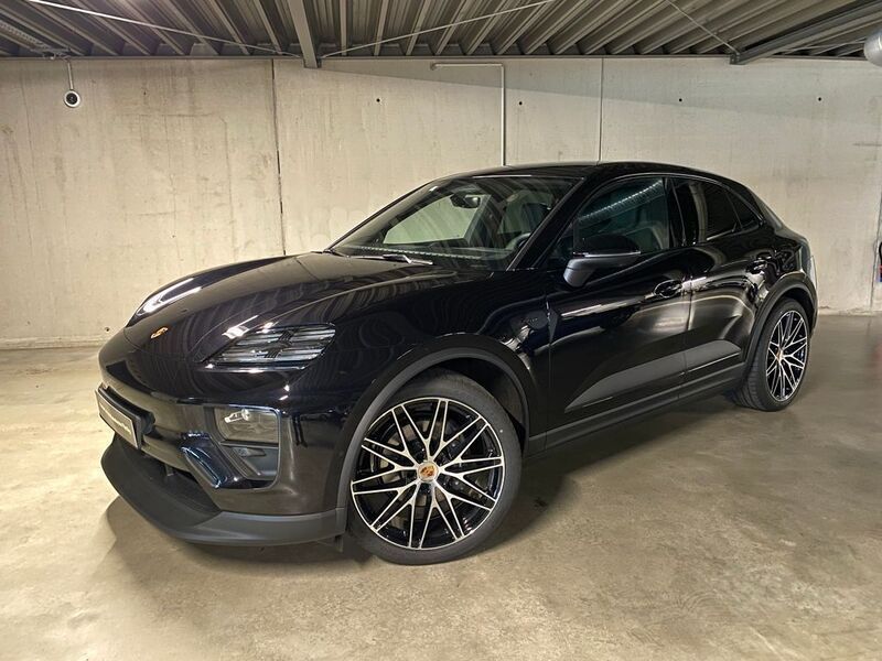 Gebraucht Porsche Macan 264 kW (360 PS) 2024 Tiefschwarzmetallic SUV