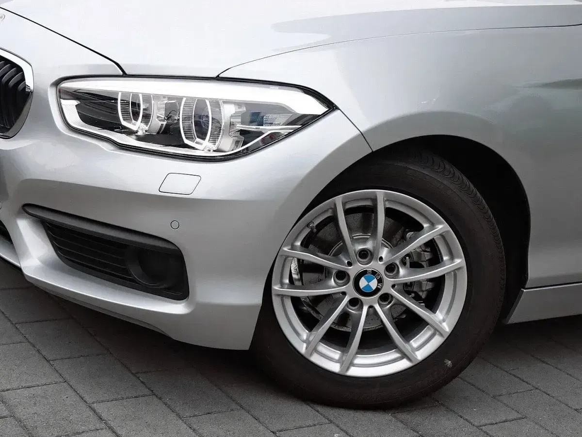 Gebraucht BMW 116 109 PS (80 kW) 2019 Glaciersilber Kleinwagen