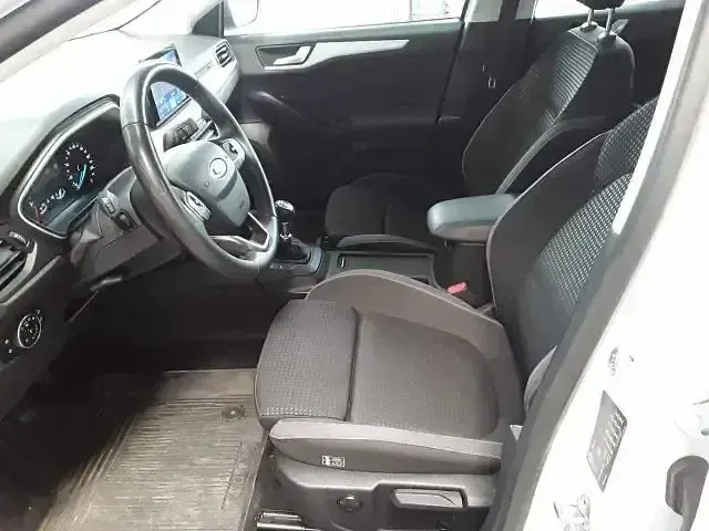 Gebraucht Ford Focus Cool & Connect 120 PS (88 kW) 2022 Frostweiß Kombi
