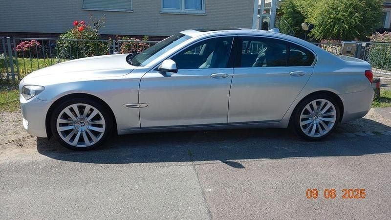 Silber Gebraucht 2010 BMW 730 Sport Line Limousine | 17.900 € (Etwas zu teuer) - Bild 1/4