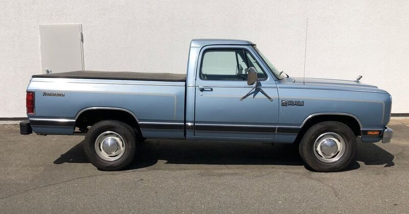 Blau Gebraucht 1984 Dodge D100 Abholung | 18.990 € - Bild 1/4