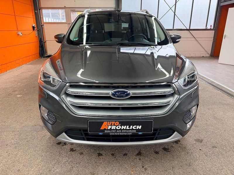 Gebraucht Ford Kuga Titanium 150 PS (110 kW) 2017 Grau SUV