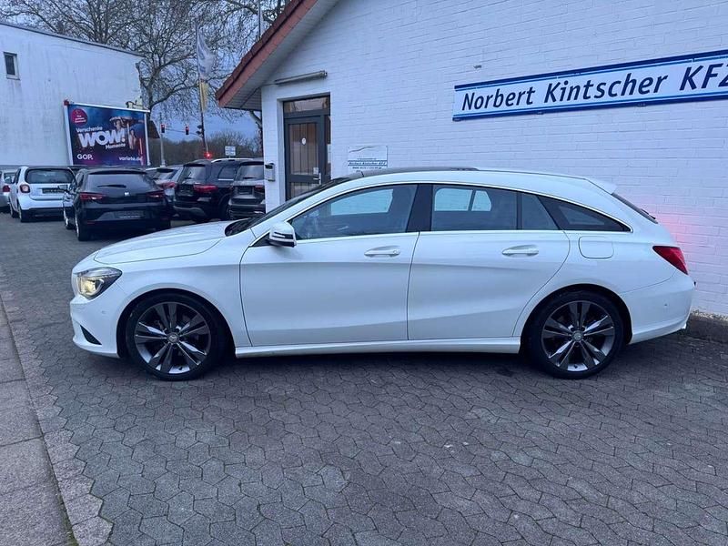Gebraucht Mercedes CLA180 Urban 122 PS (89 kW) 2016 Calcitweiss/zirrusweiss Limousine