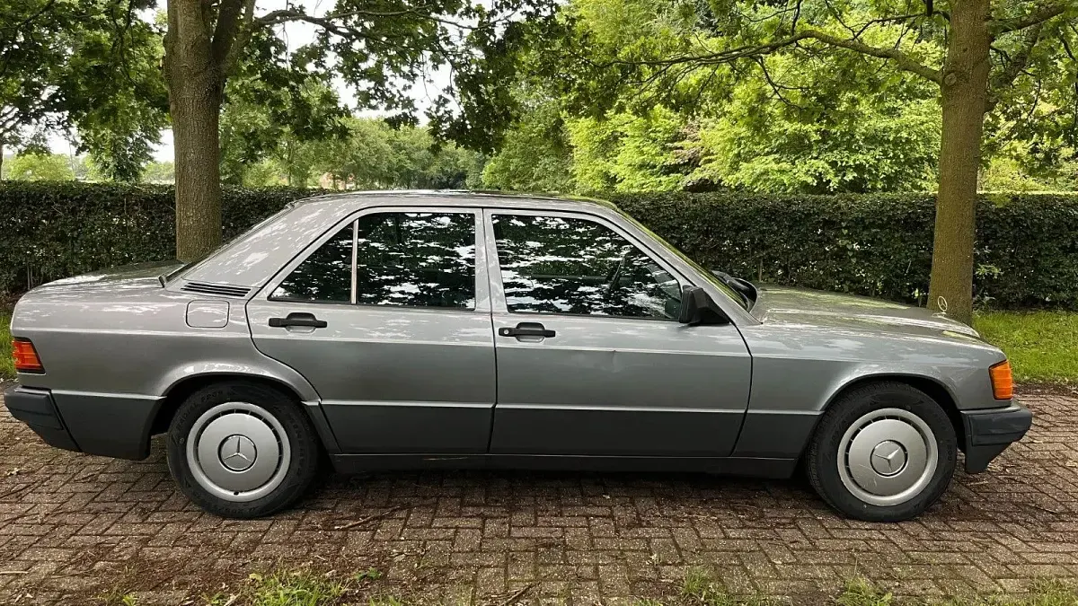 Gebraucht Mercedes 190 118 PS (86 kW) 1990 Grau Limousine