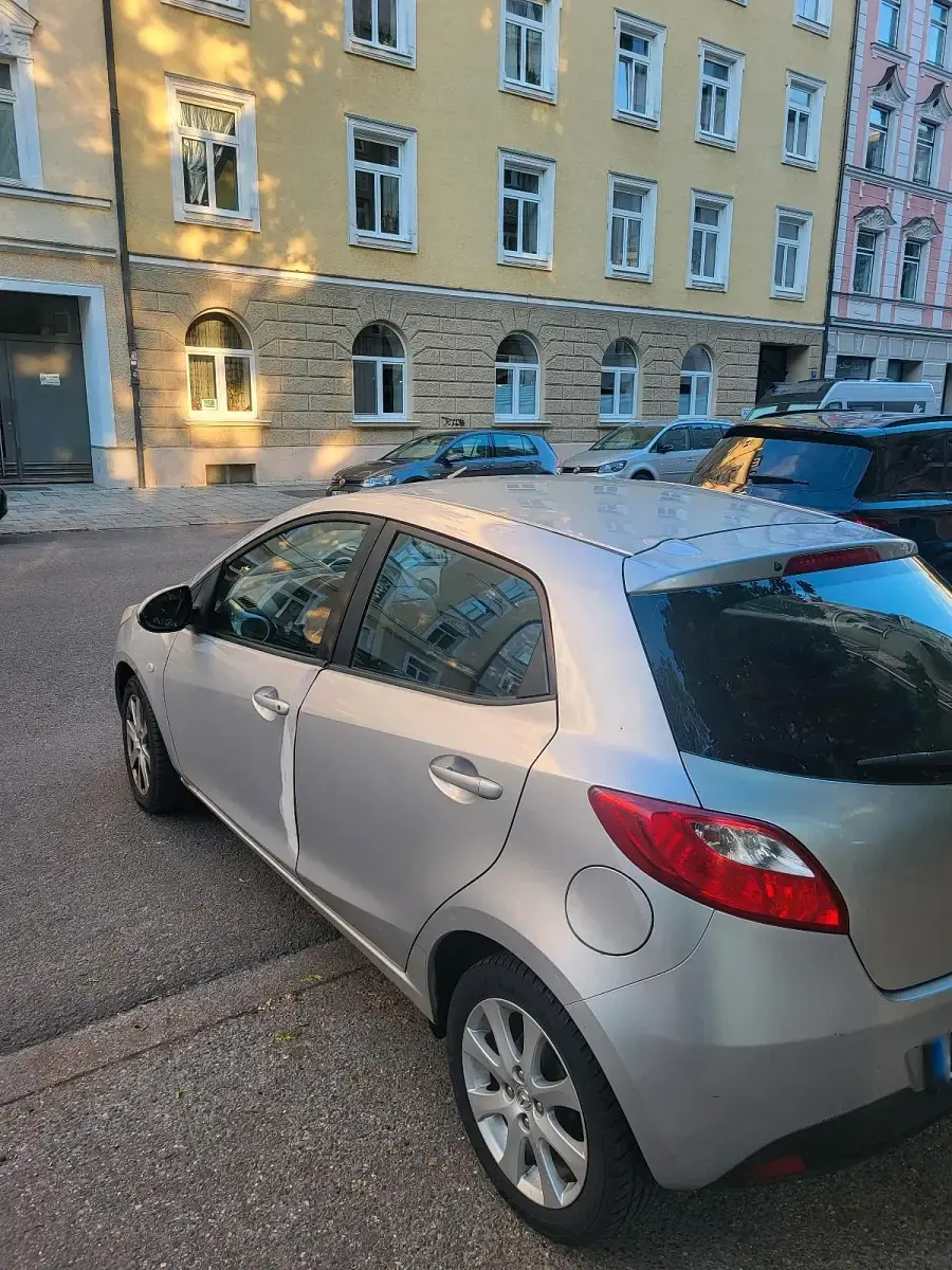 Gebraucht Mazda 2 75 PS (55 kW) 2008 Silber Kleinwagen