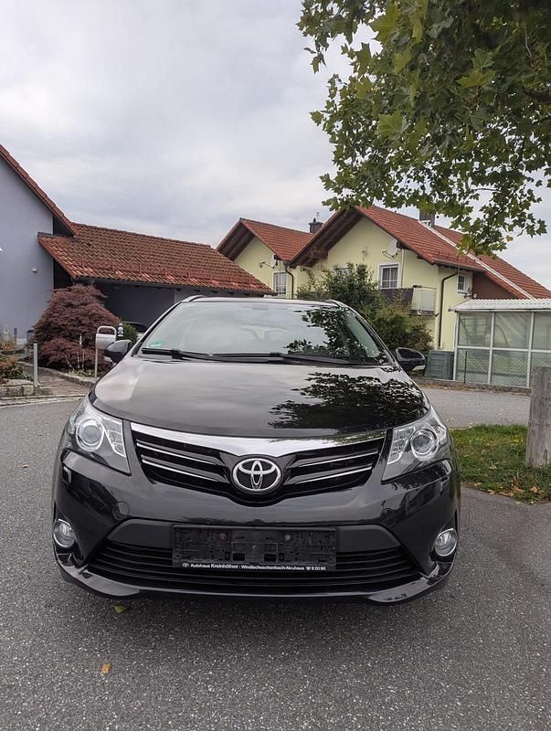 Schwarz Gebraucht 2014 Toyota Avensis Executive Kombi | 5.950 € (Guter Preis) - Bild 1/4
